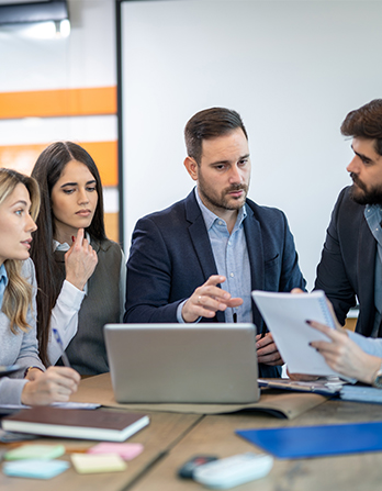 Equipo de LEGALDPO trabajando en una oficina